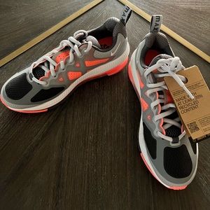 Nike Air Max Genome (GS) Size Y4 NEVER WORN